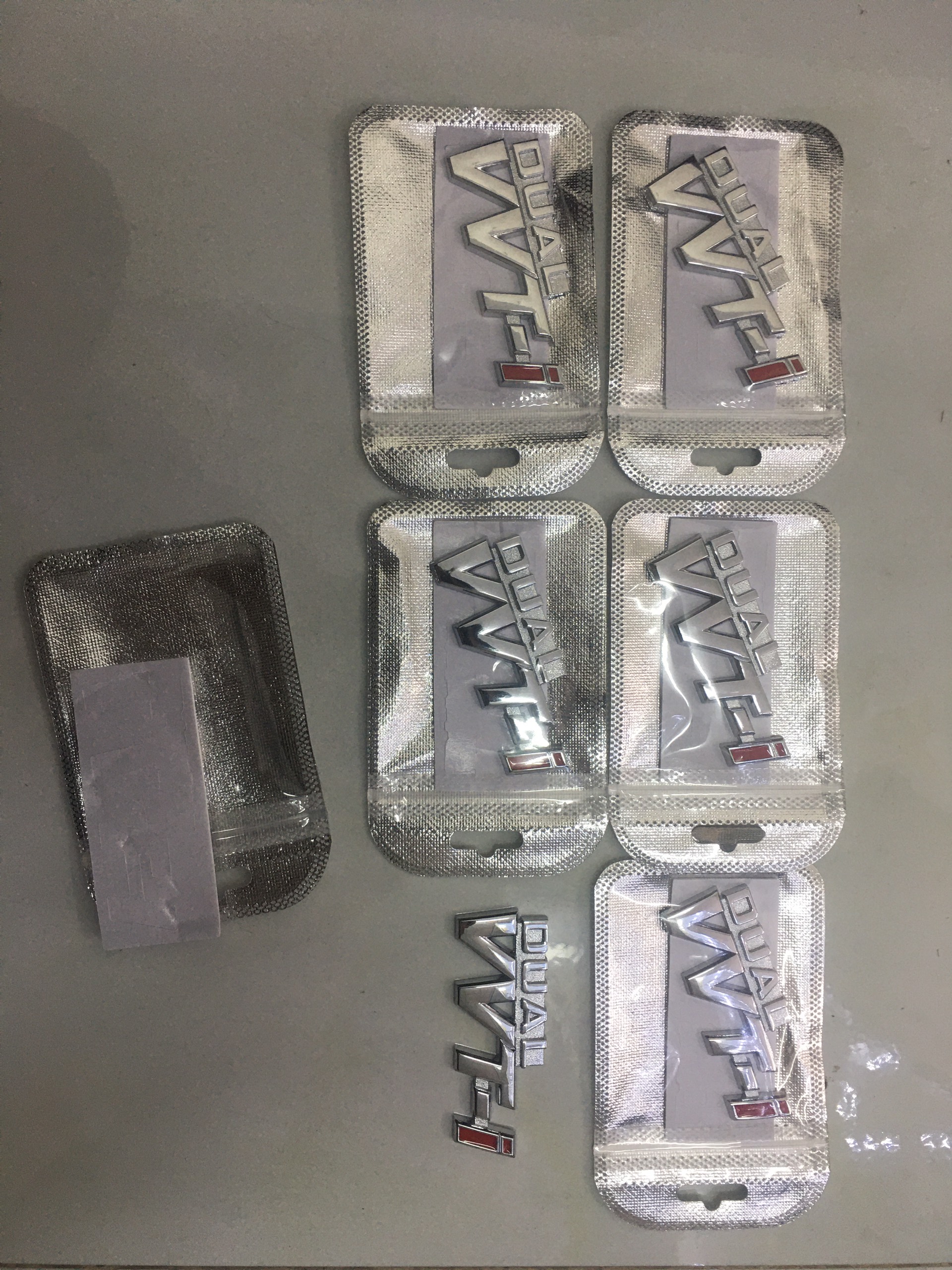 Tem Nổi kim loại 3D DUAL VVT-i sport màu inox.