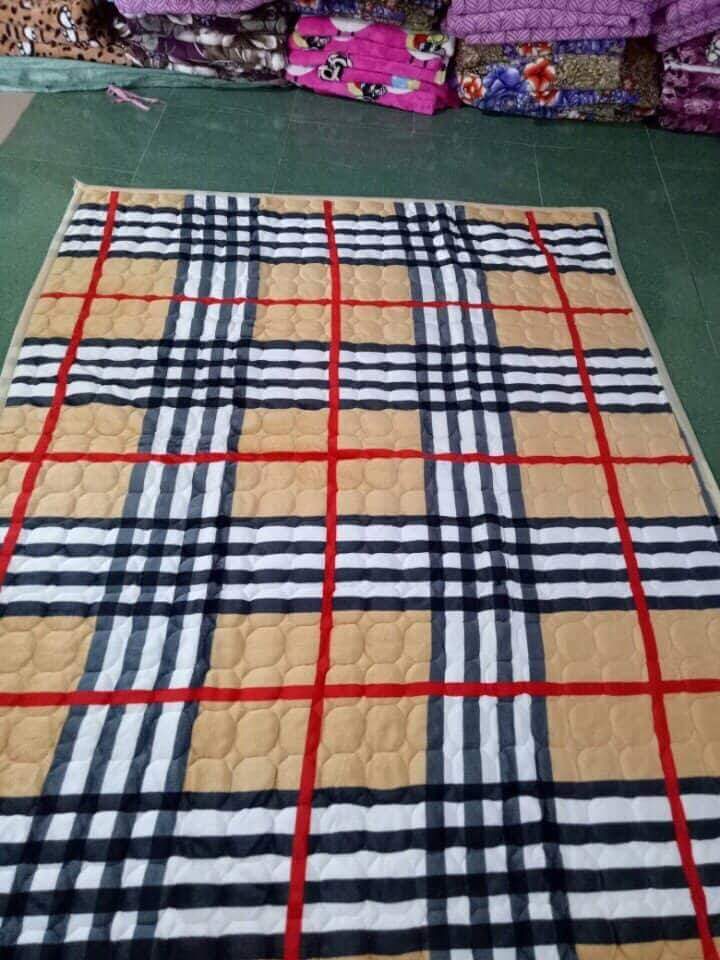 Thảm Nỉ Nhung Trải Giường Chần Bông Đa Năng KT 1m2x1m9