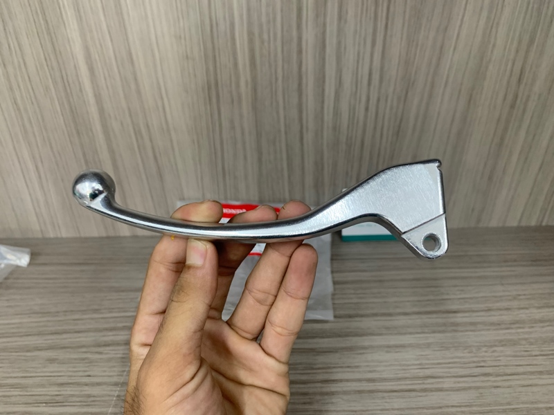 Tay thắng đùm sau PCX Trái