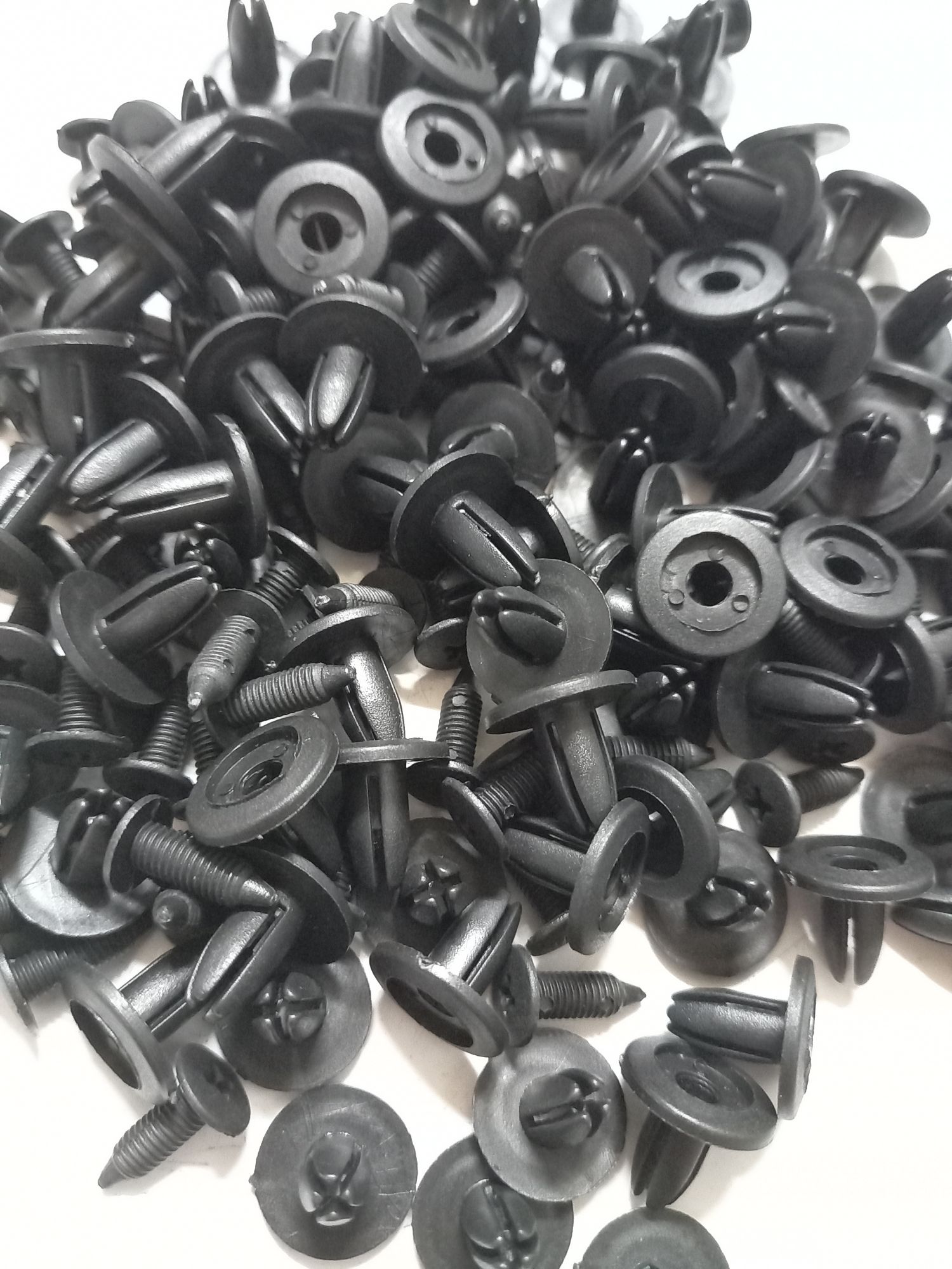 Túi 100 chốt nhựa 6mm cho xe oto