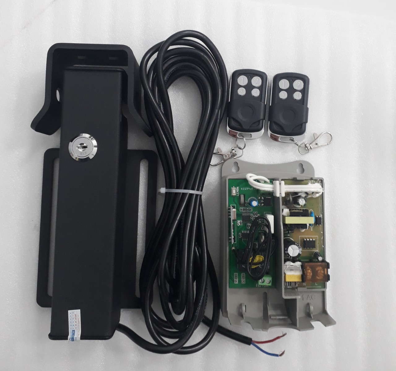 Combo khóa chốt ngang + mạch đảo chiều động cơ 12VDC kèm nguồn + 2 remote