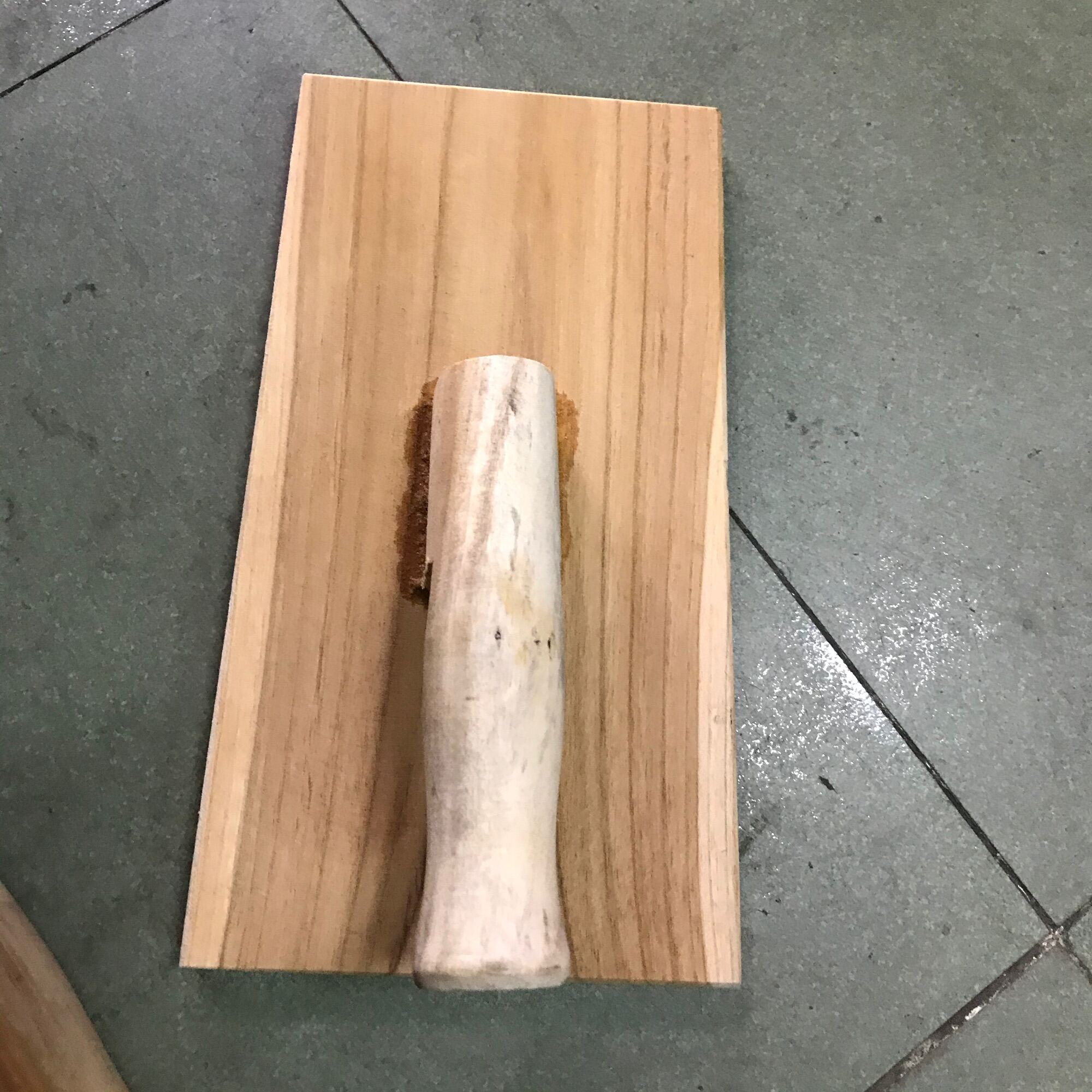 Bàn chà giá tỵ, bàn xoa thợ xây