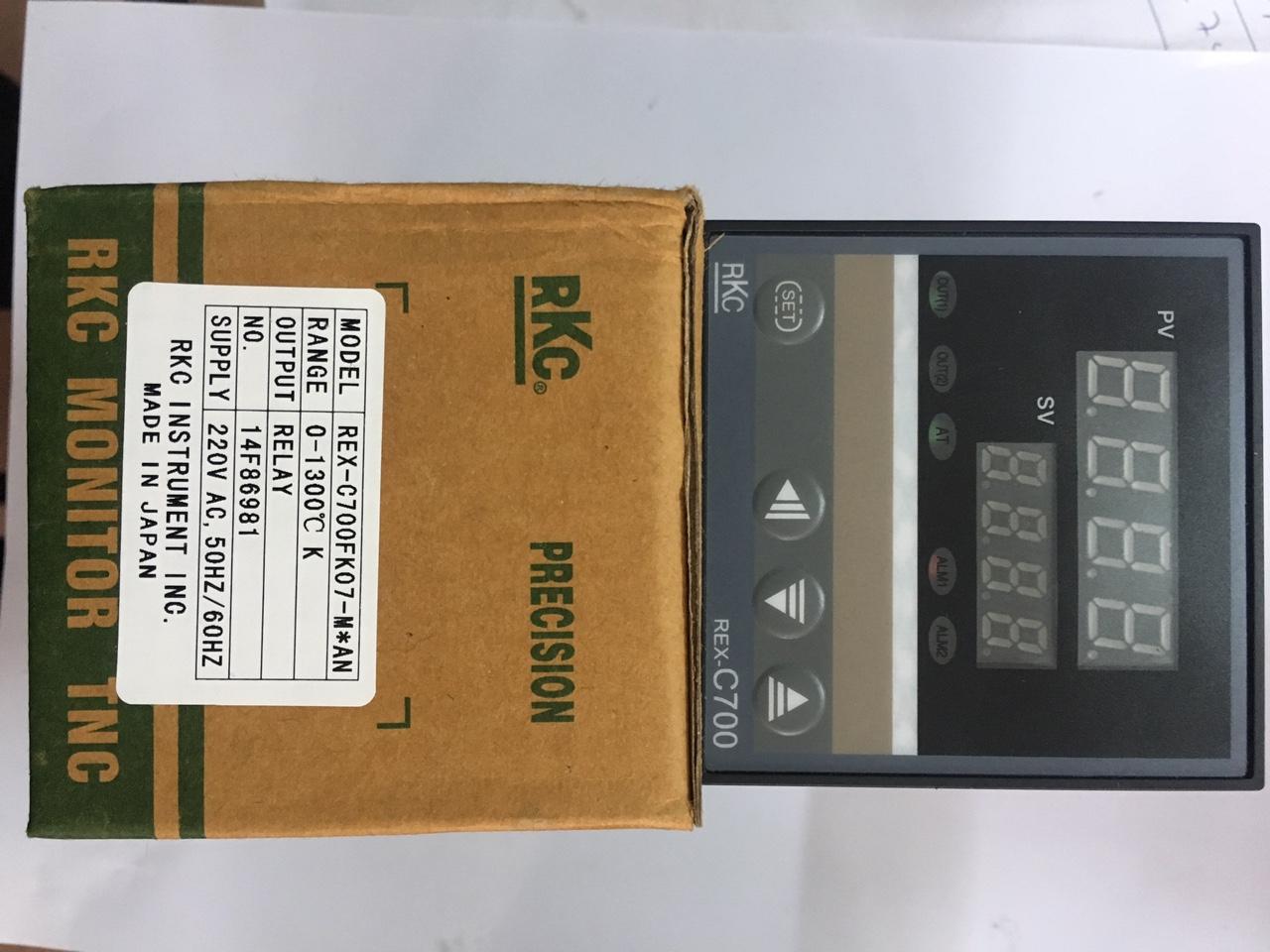 Bộ điều khiển nhiệt độ ( Đồng hồ nhiệt độ ) RKC REX-C700 C700-FK07 Relay mặt 72x72