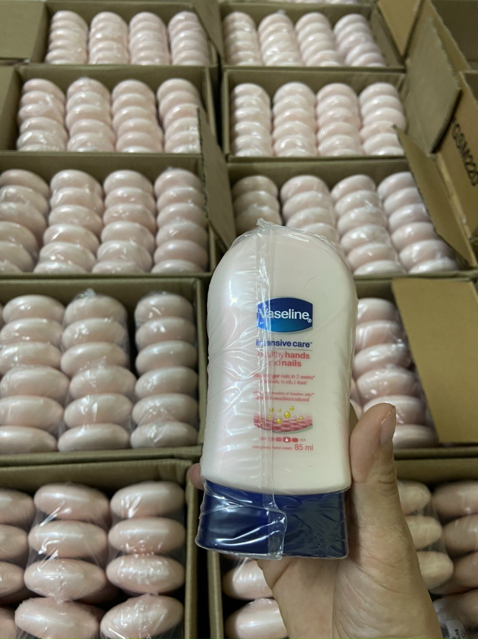 Kem dưỡng da tay - móng tay vaseline thái lan