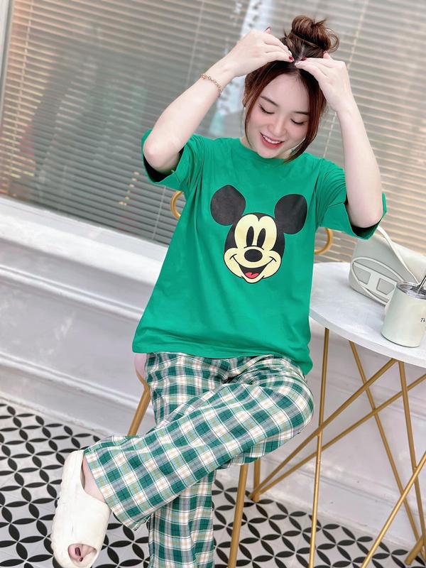 Set bộ thun áo xanh in mickey quần suông caro