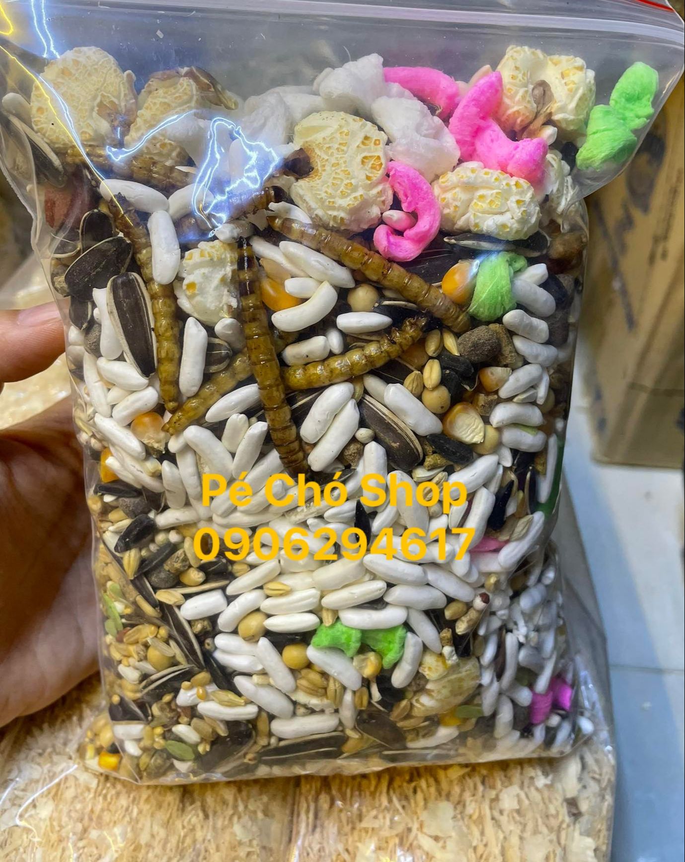 Thức ăn ngũ cốc cho hamster,sóc bịch 500gram Có Sâu Supper Sấy cung cấp đủ dinh dưỡng.