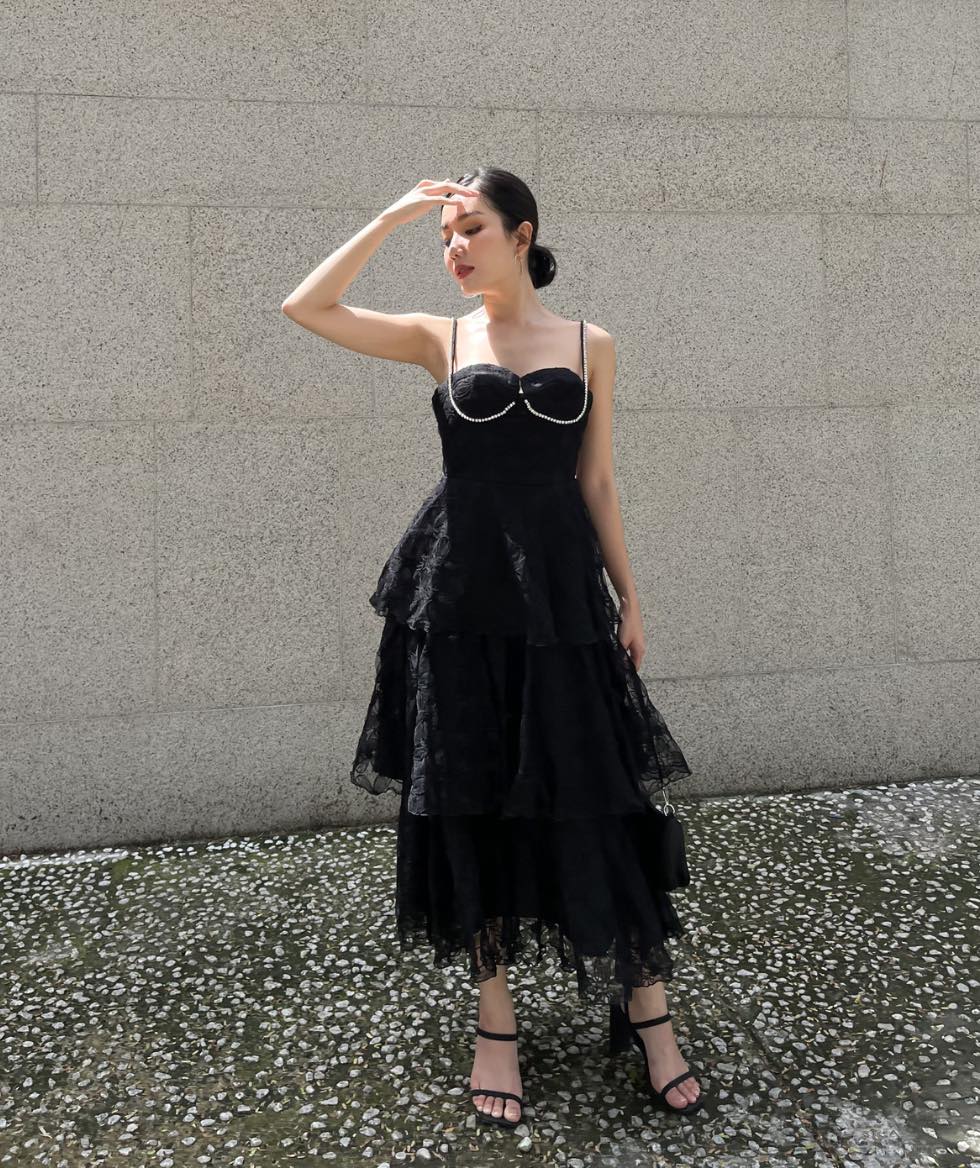 Coco sin - đầm ren 2 dây tầng đen đính đá