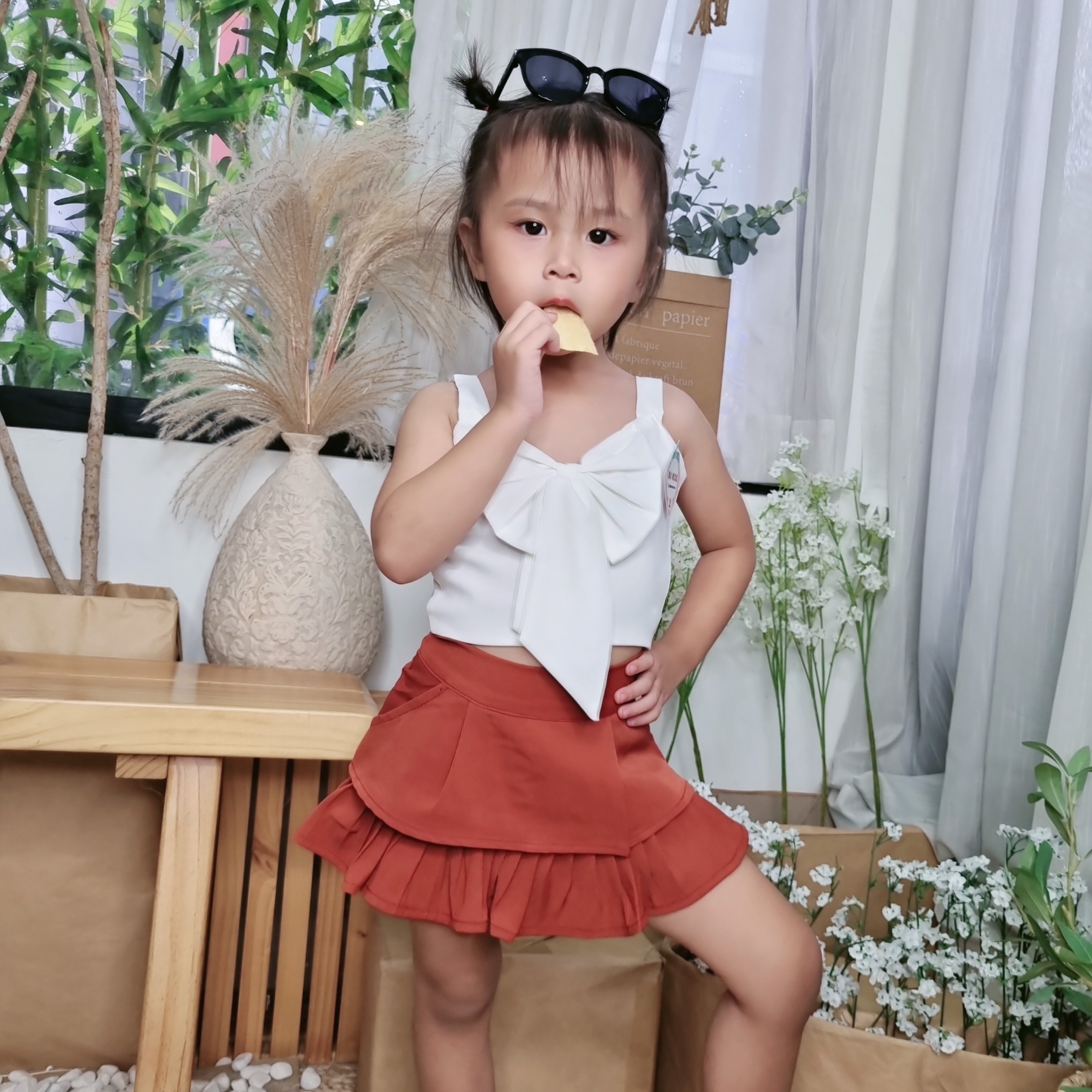 Chân váy xếp ly cho bé gái, phối áo croptop nơ xinh xắn