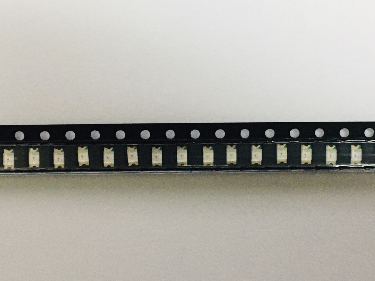 Led dán 1206 màu cam dây 50 con