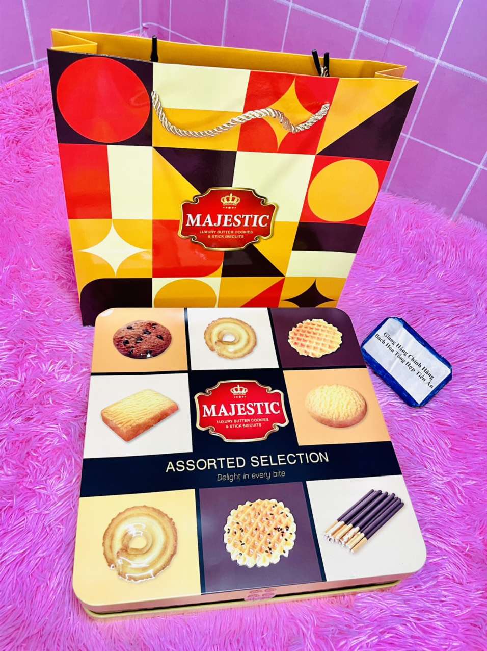 Bánh quy thập cẩm Richy Majestic Selection hộp thiết 398g có túi sách Tết an khang