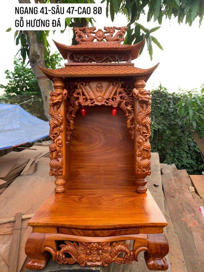 Mái chùa bàn thờ Thần Tài gỗ hương đá là kiệt tác nghệ thuật cổ điển của người Việt. Tham quan và chiêm ngưỡng bàn thờ Thần Tài tại các mái chùa trên đất nước để tìm hiểu về lịch sử, văn hóa và tín ngưỡng của quê hương ta.