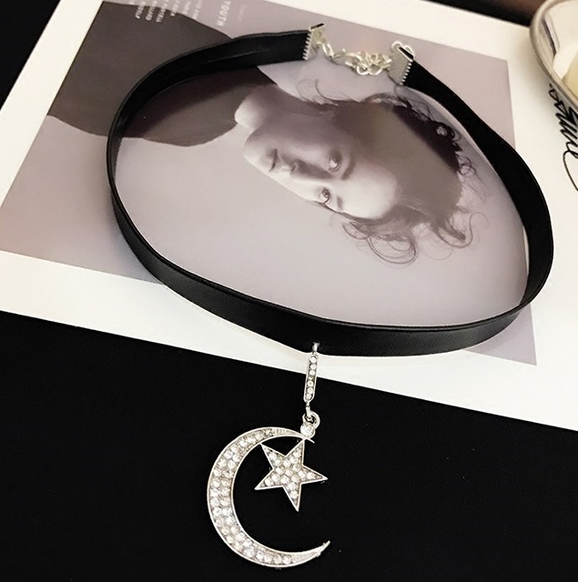 Vòng cổ choker đen mặt trăng sao đính đá - D401