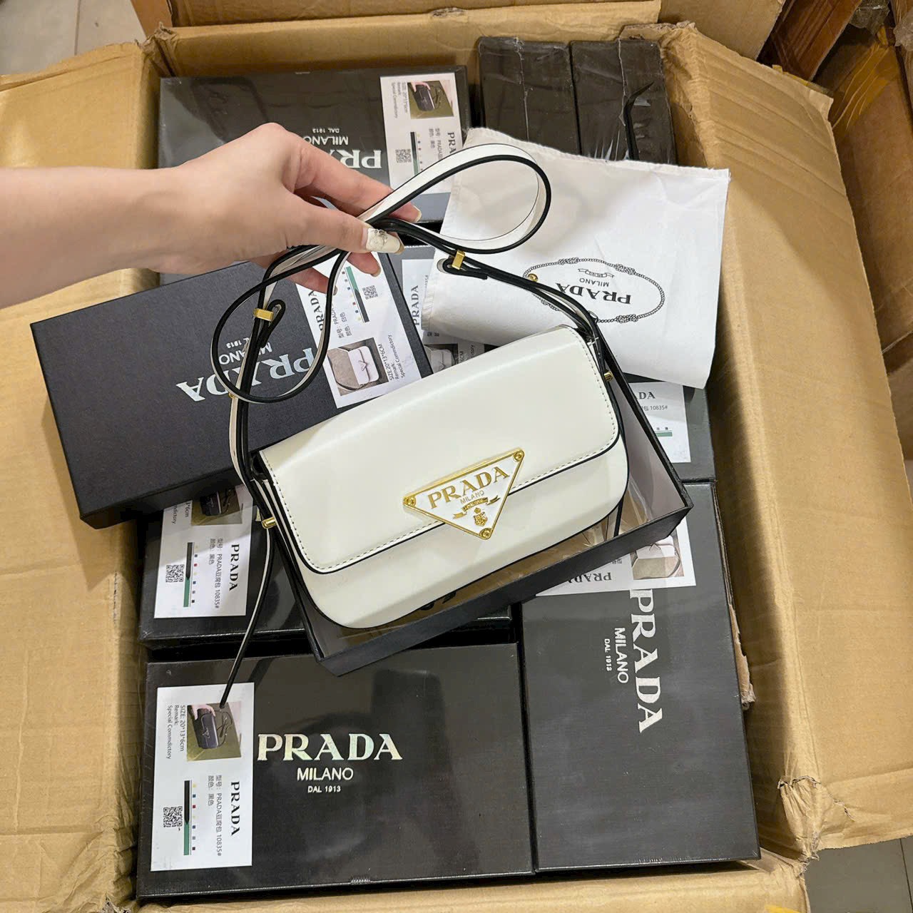 Túi đeo vai đeo chéo khóa tam giác da đep hàng full box xin sò 45