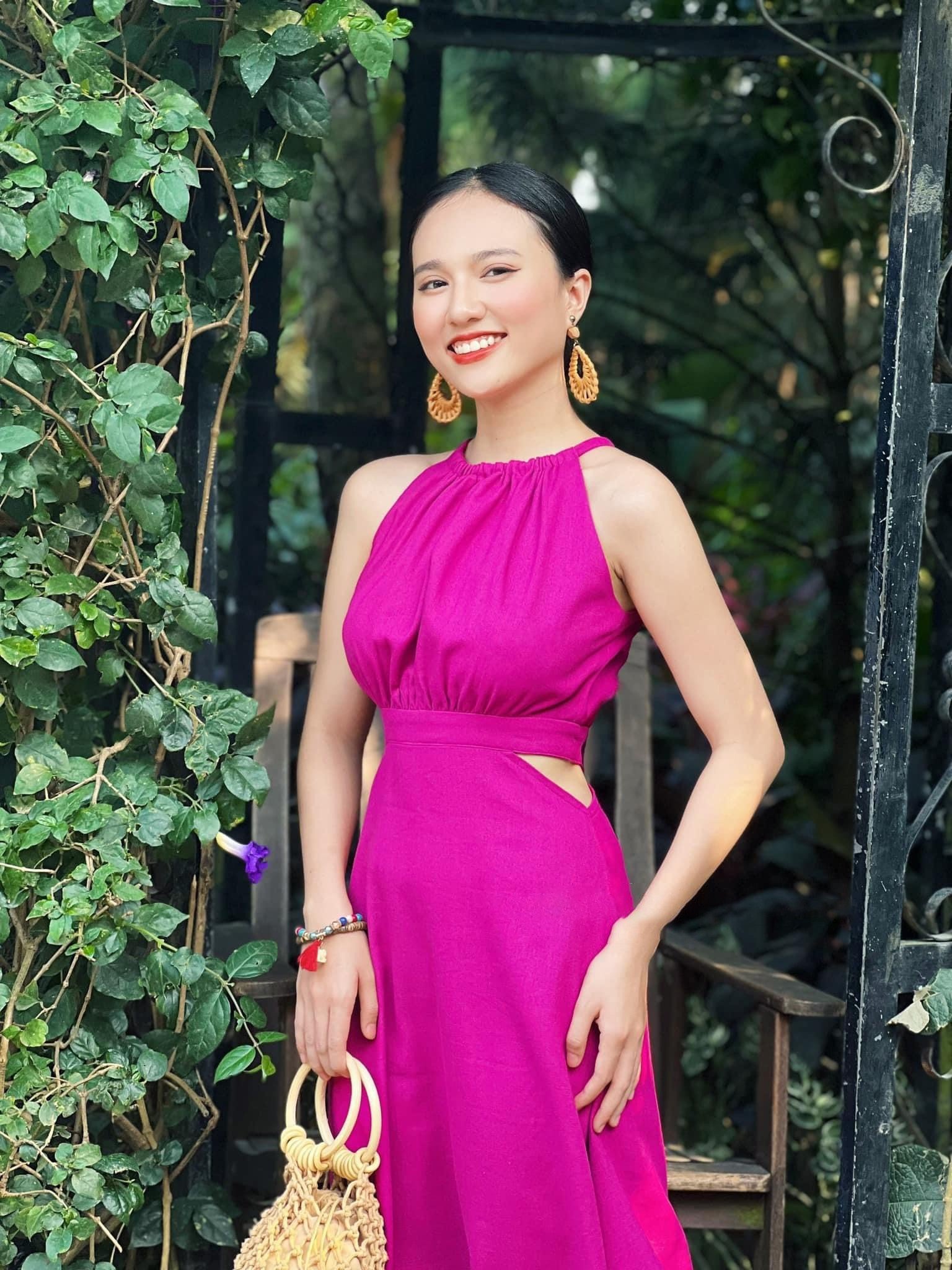 Đầm cổ yếm khoét eo maxi mùa hè