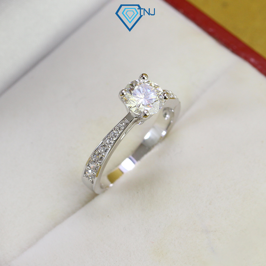 Nhẫn nữ kim cương Moissanite 6.5ly tinh tế, sang trọng kiểm định GRA xi bạch kim NNM0001 - Trang Sức TNJ