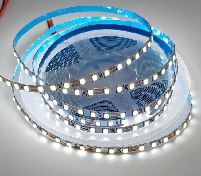 Led dây 12v 2835 12 bóng- cuộn 5m, có keo dán tiện thi công, màu trắng/ vàng