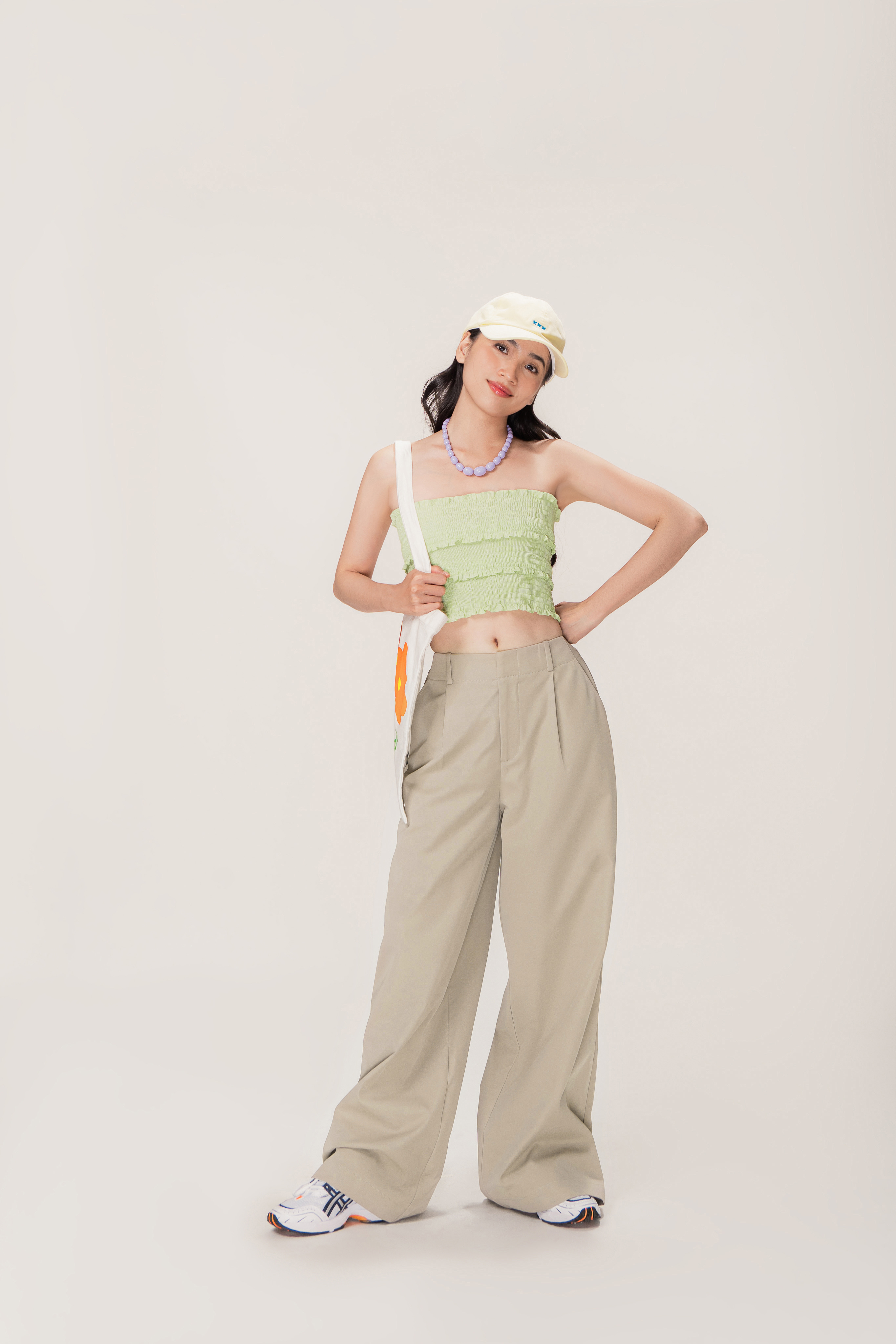 LIBÉ - Quần khaki dài xếp ly ống suông màu nâu sữa