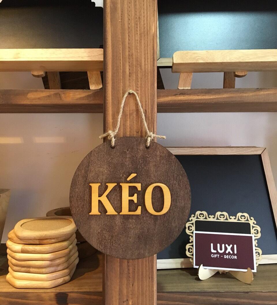 Bảng gỗ treo cửa 2 mặt kéo - đẩy LUXI decor