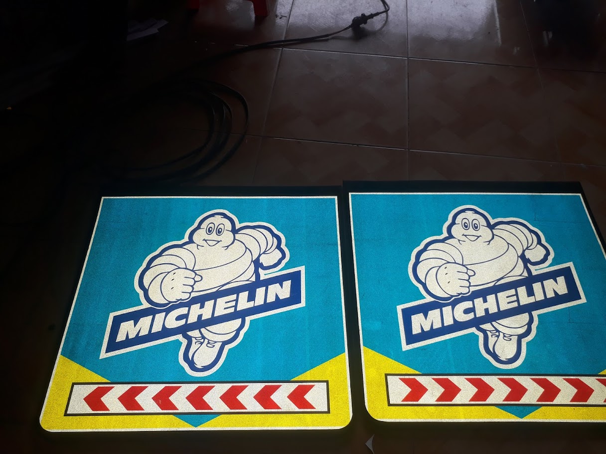 Chắn bùn xe tải phản quang michellin 2023