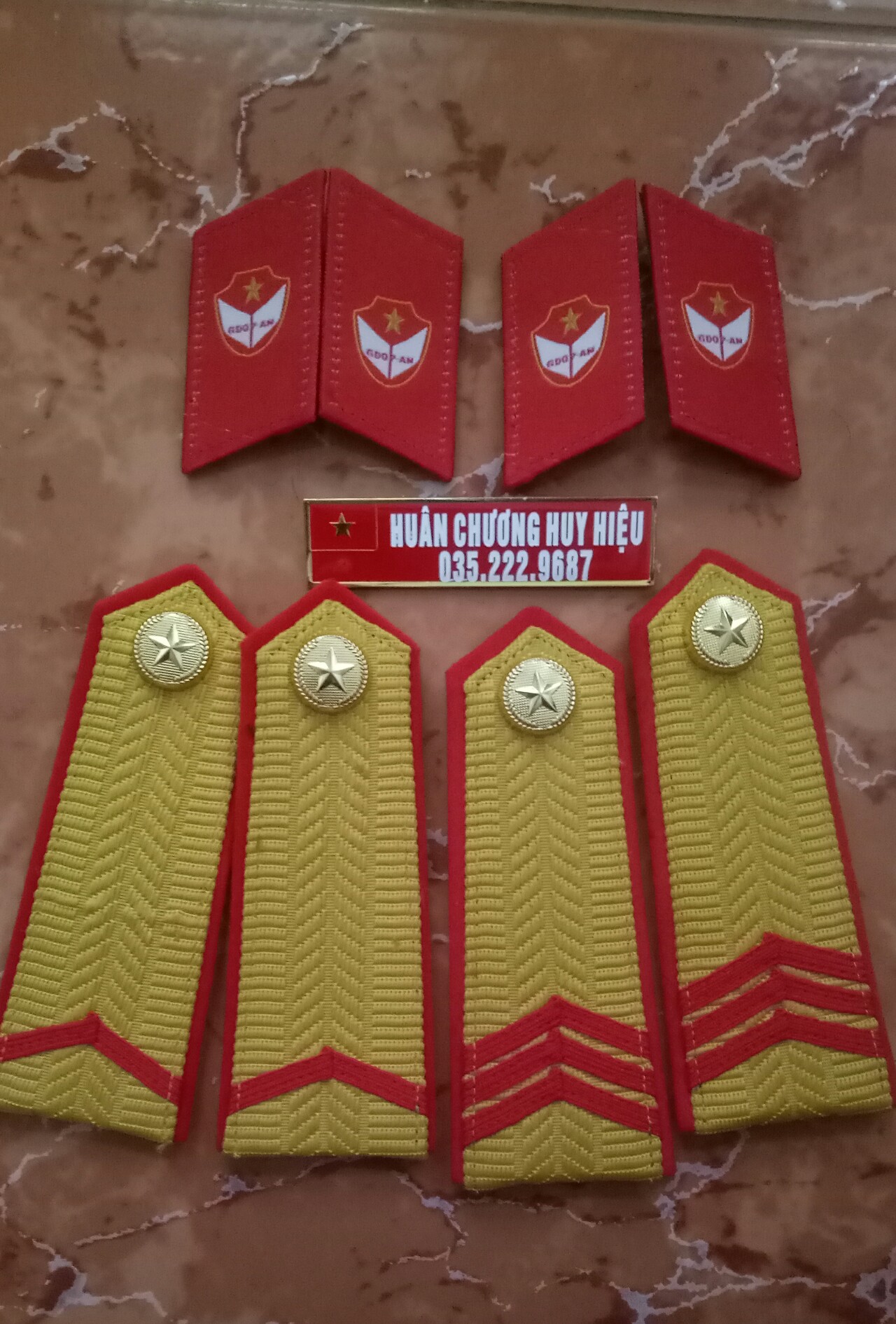 Cầu vai ve áo giáo viên giảng viên giảng dạy GDQP AN, bảo vệ tòa nhà.