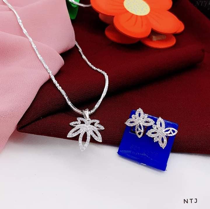 Bộ trang sức bạc dây chuyền và bông tai