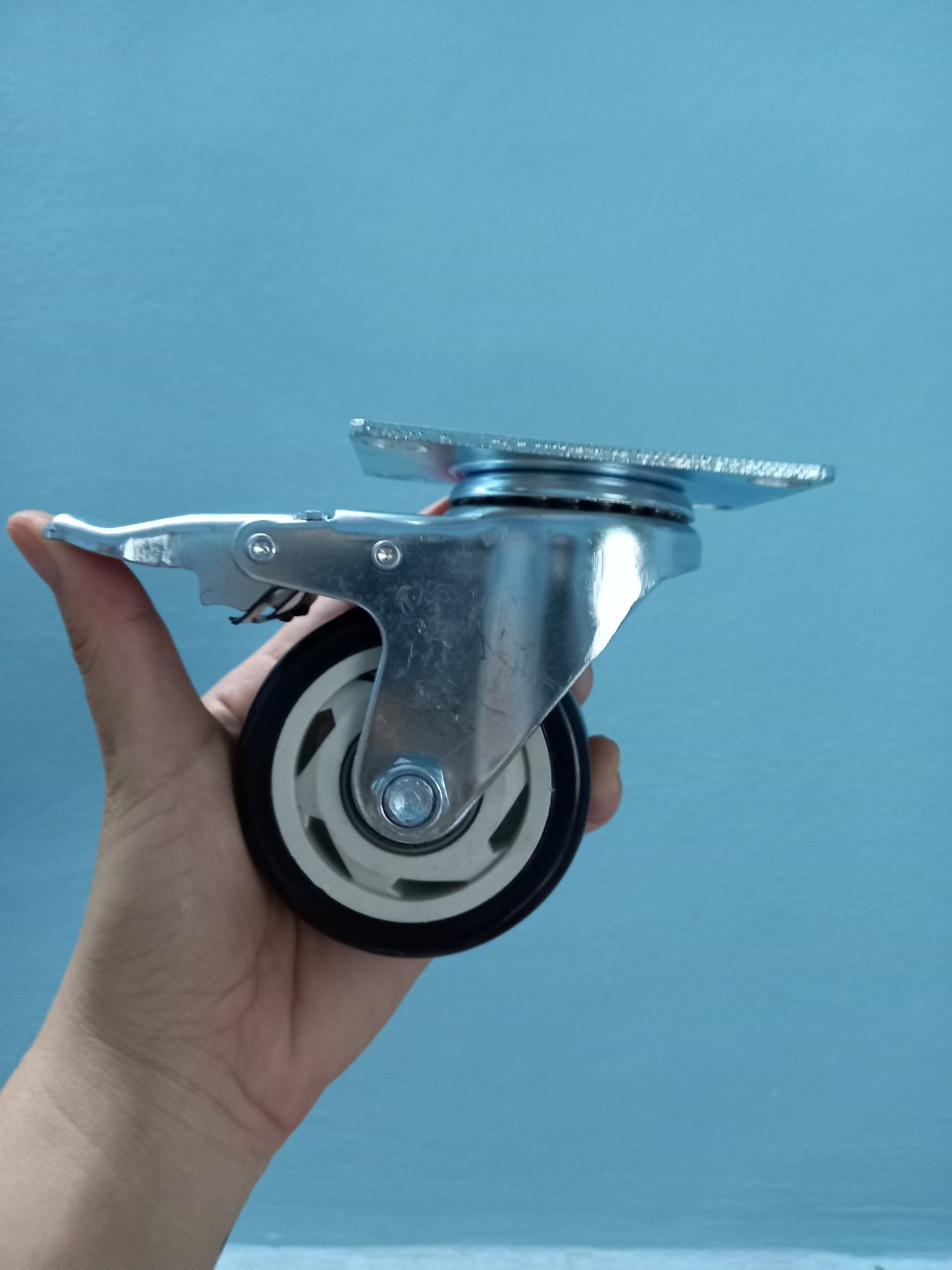 Bánh xe đẩy xoay đường kính 75mm bánh có khóa và bánh xe đẩy không khóa, xoay 360 độ