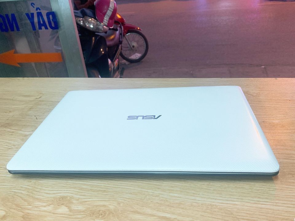 Laptop Văn phòng ASUS X402C I3-3217U Ram 4gb HDD 500gb màn 14inh máy mỏng , nhẹ , zin . tặng bộ phụ kiện