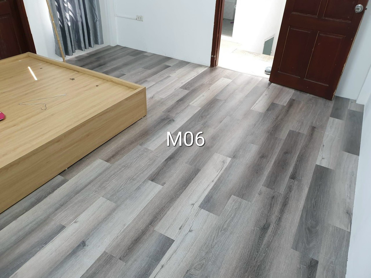 Combo 36 miếng sàn nhựa -5m2 keo tự dán kt 91x15cm chỉ bóc và dán