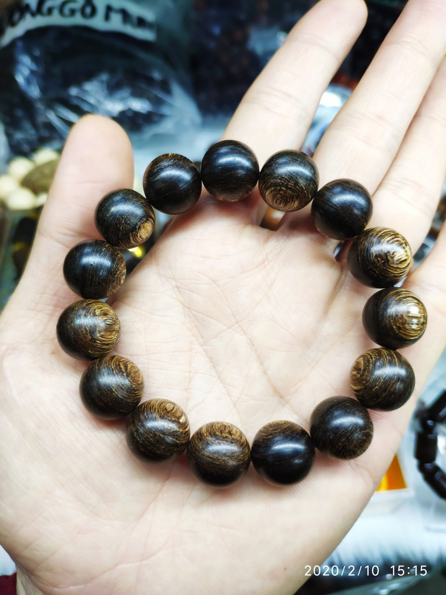 vòng gỗ trầm hương sánh chìm