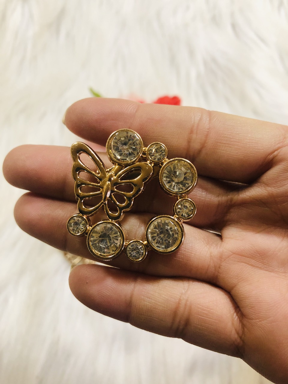 Cài áo hoa đính đá phối bướm. KT 4x4cm