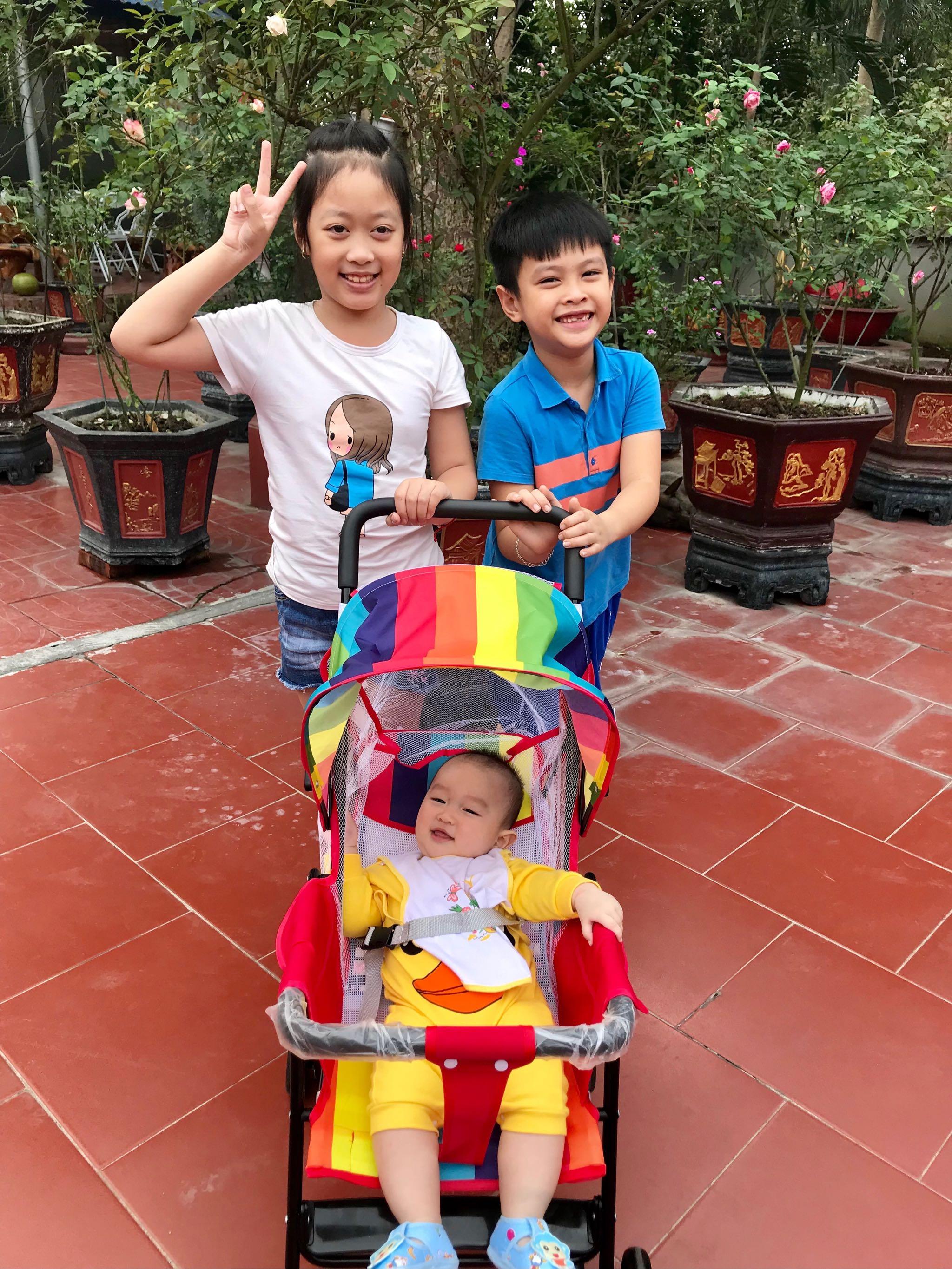 Xe đẩy tay 7 sắc cầu vồng cho bé , xe đẩy trẻ em du lịch, xe day em be, xe day tre em, xe day 4 banh - mbhuong50