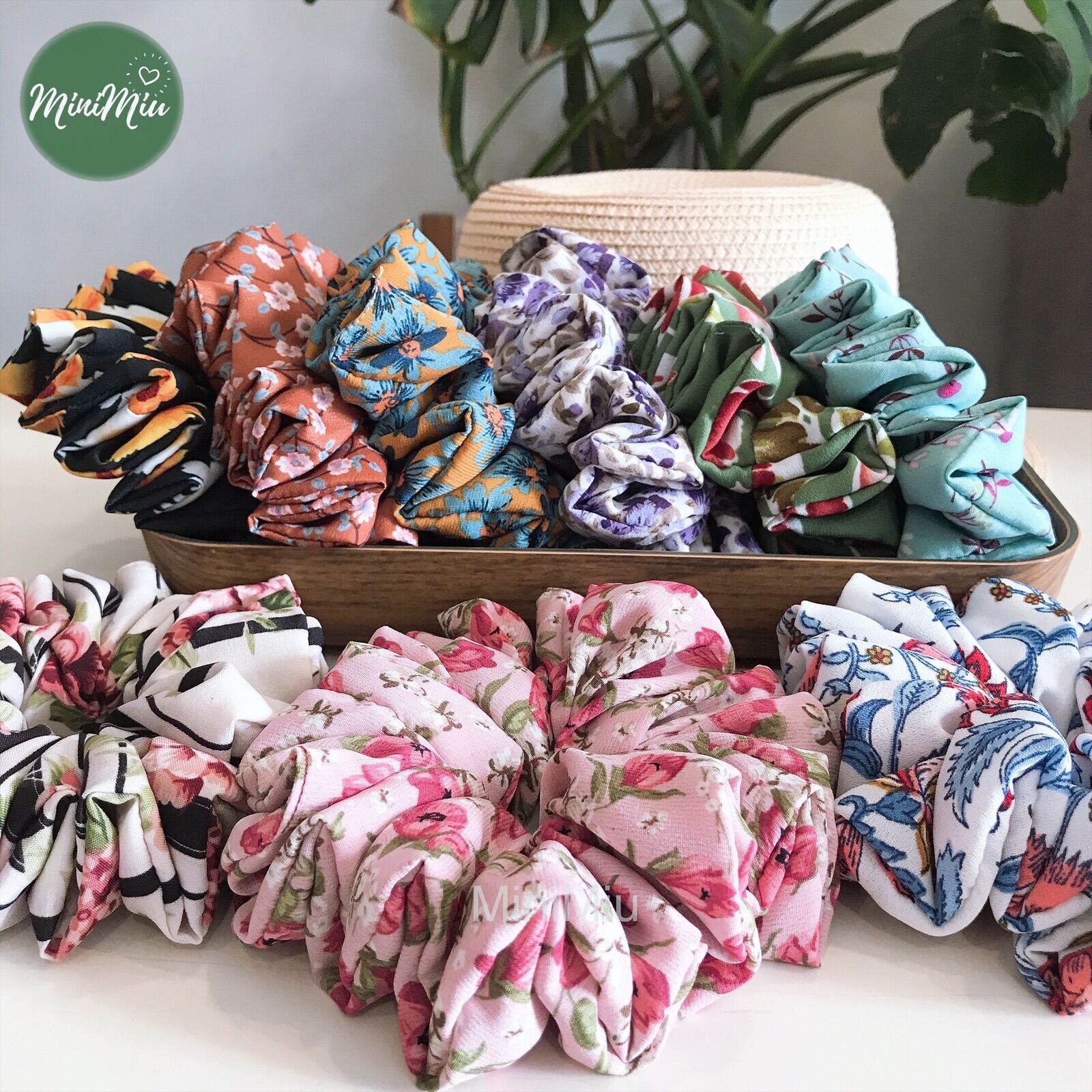 [SILK] Dây buộc tóc Scrunchies handmade lụa chính phong, lụa cát hoạ tiết vườn hoa sắc màu, bản rộng 5cm, độ nhún dày chun co giãn tốt, cột tóc không đau - MiniMiu