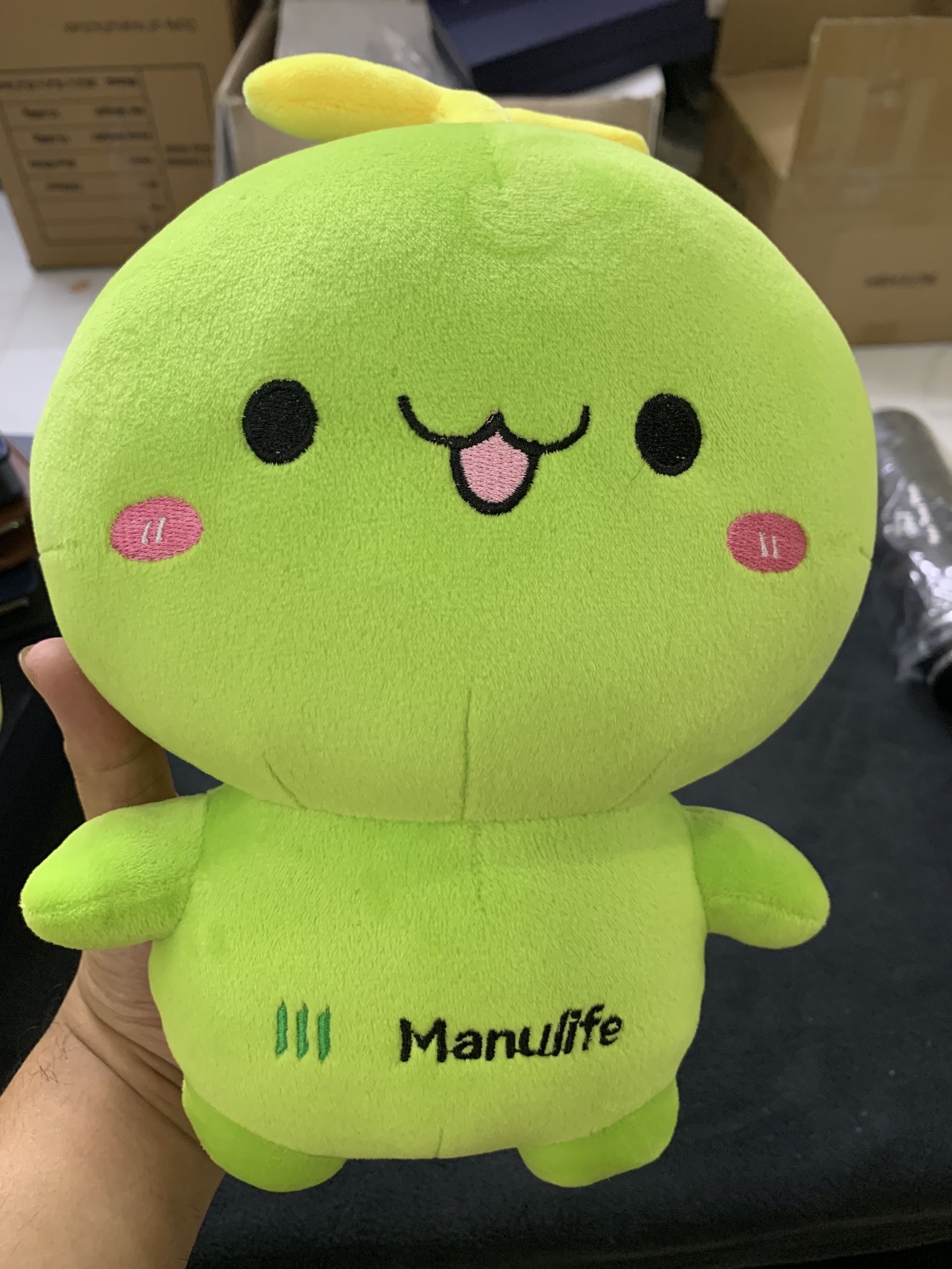 Gấu Bông Bơ Miniso Dễ Thương.Gấu Bông Trái Bơ logo bảo hiểm Manulife. Qùa tặng dễ thương cho bé yêu,