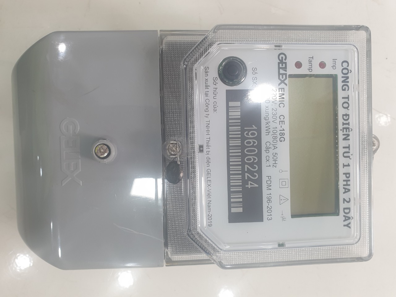 Công Tơ Điện Tử 1 Pha EMIC CE-18G. Nhỏ gọn, mẫu mã đẹp, cấp chính xác cao, xem được công suất, dòng điện, điện áp. Dùng thay thế cho đồng hồ cơ truyền thống