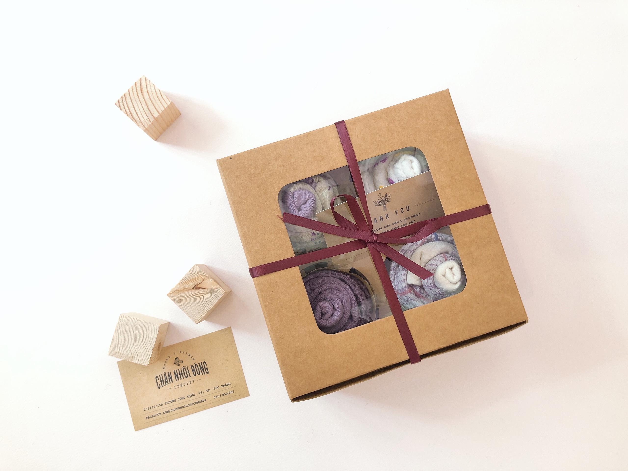 Combo hộp cupcake quà tặng 4 đôi vớ tím pastel