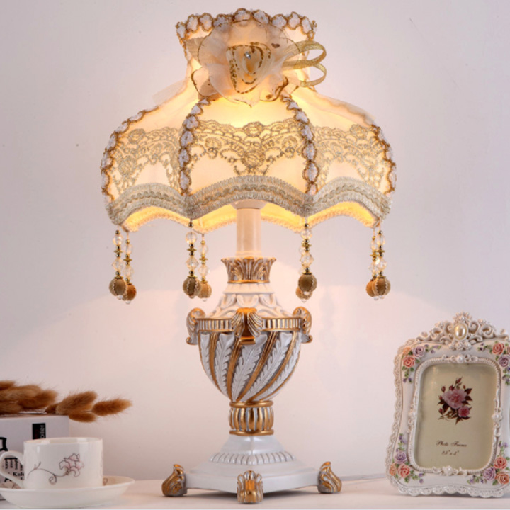 Đèn bàn tân cổ điển cao cấp phong cách Âu Mỹ. Cam kết hàng chất lượng, mẫu mã giống hình. Giá tốt nhất trên thị trường .