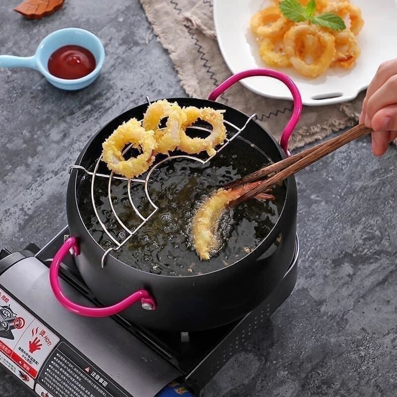 Nồi chiên lọc dầu dùng bếp ga, bếp từ, bếp hồng ngoại ,Kèm khay hứng tiện dụng ,Nồi chiên lọc dầu 18cm có kèm vỉ lọc dầu ,nồi chiên lọc dầu chống dính , dùng chiên xào ,luộc ,nấu mì hàng cao cấp BH 12 THÁNG
