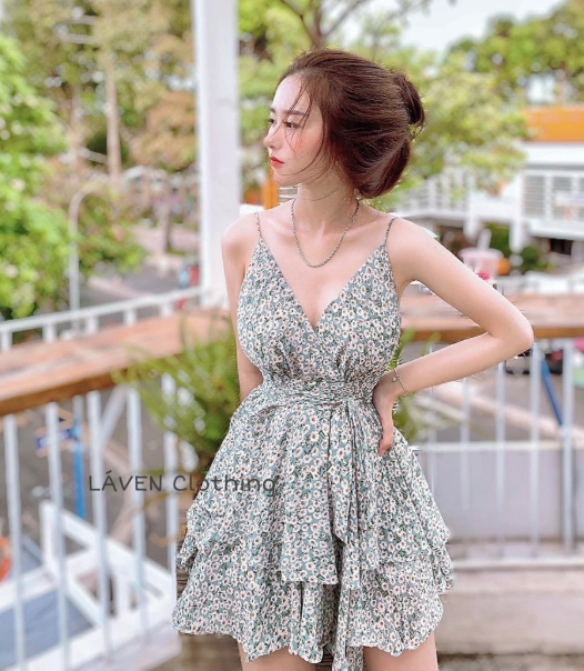 Đầm tầng hoa nhí hai dây cột nơ eo kèm quần cực đep