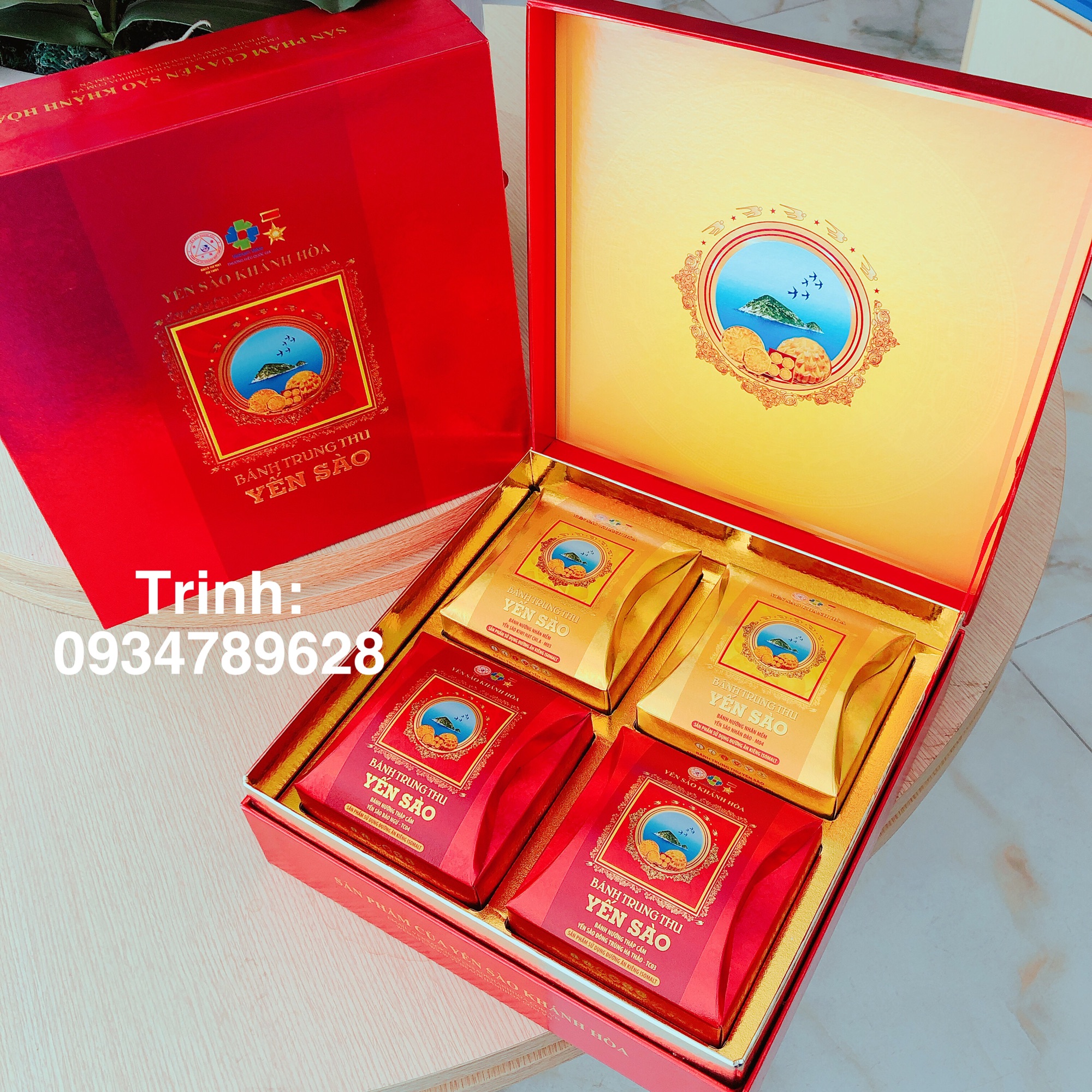 Hộp 4 bánh trung thu yến sào khánh hoà