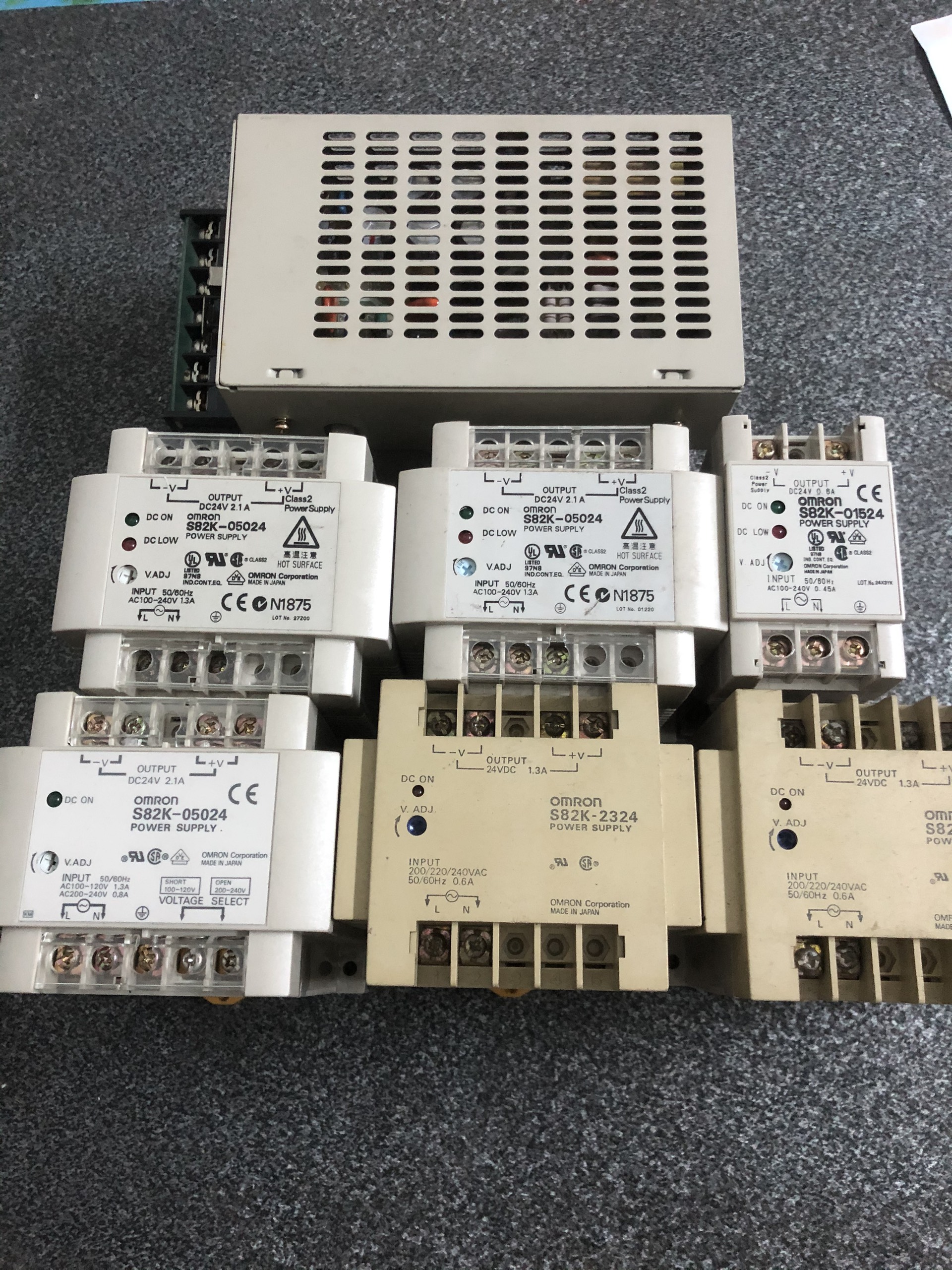 Nguồn khối 24v - 0,6a/1,3a/2,1a /4,2a omron used
