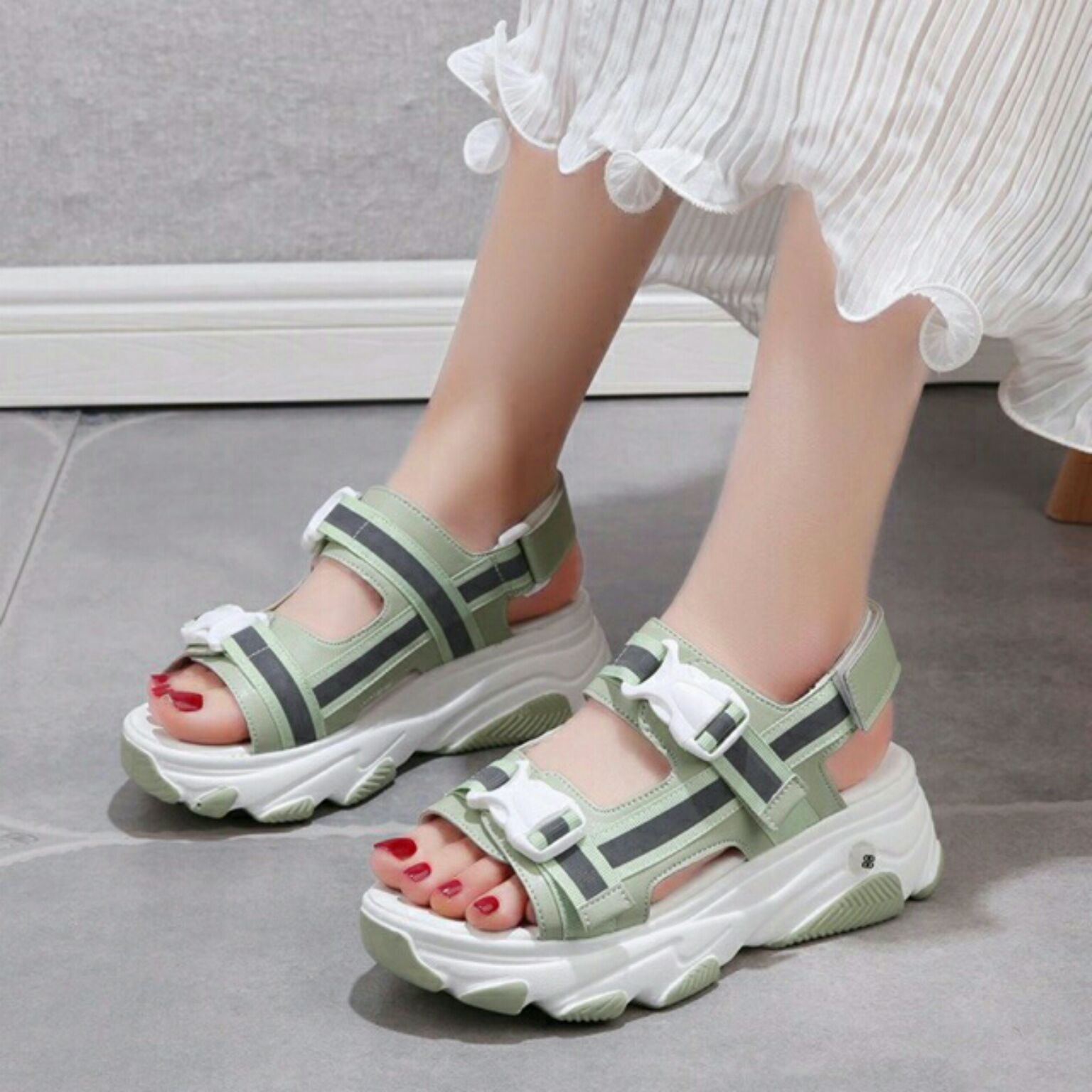 Sandal Học Sinh Nữ 2 quai phản quang khóa bấm