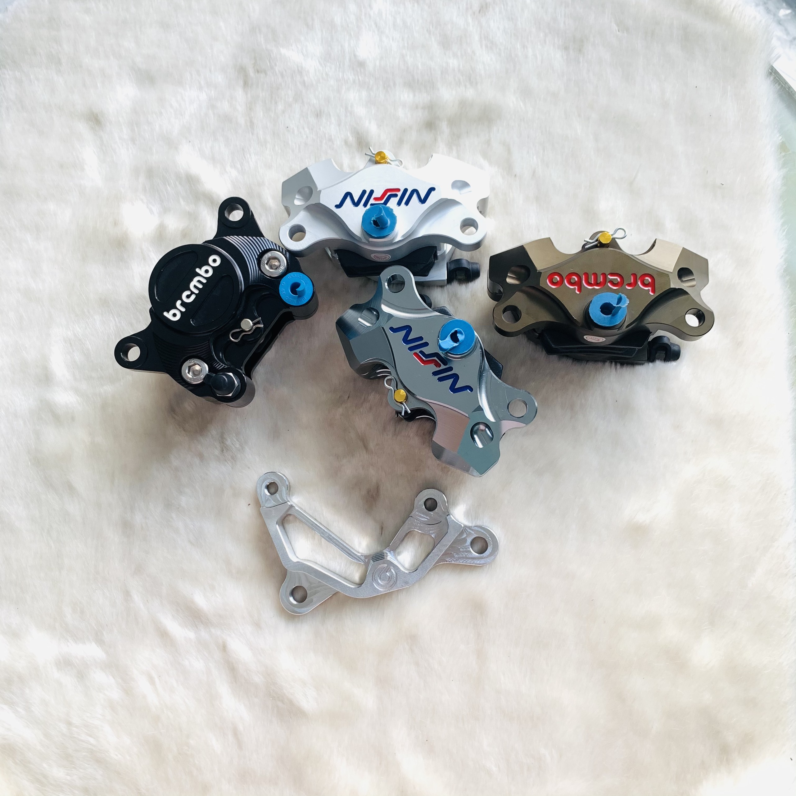 Pát Heo Nissin , Brembo, Fando , Adelin cho xe SIRIUS đĩa 220, 260mm, 290mm, làm bằng nhôm CNC nguyên khối