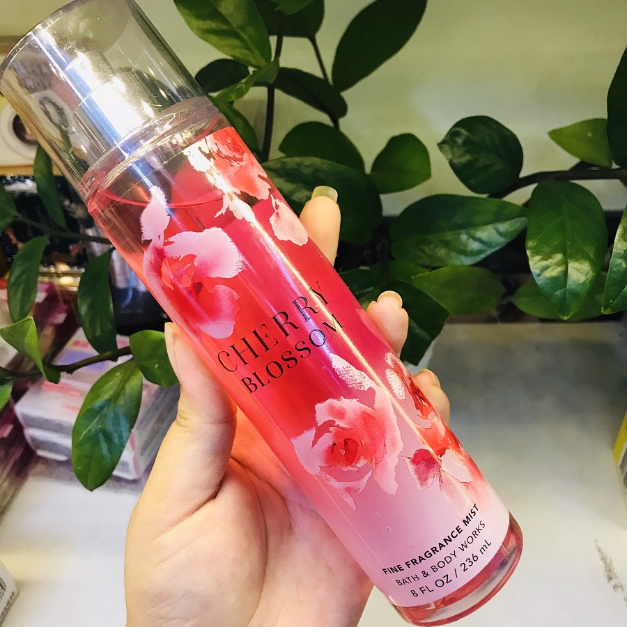 Xịt thơm toàn thân Cherry Blossom Bath and Body Works 236ml
