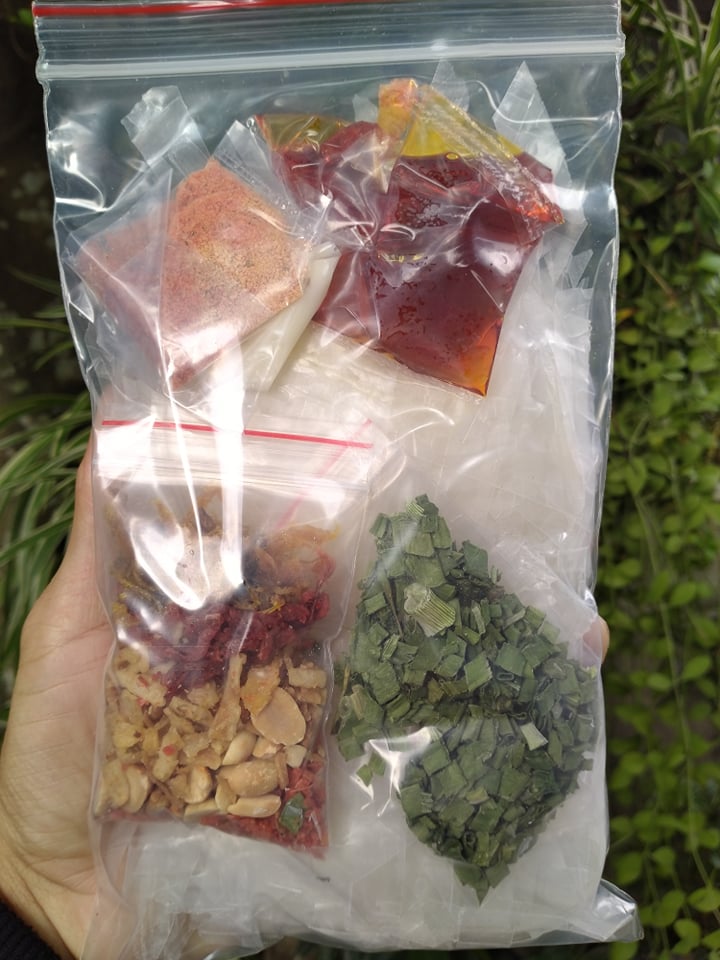 1 bịch bánh tráng trộn