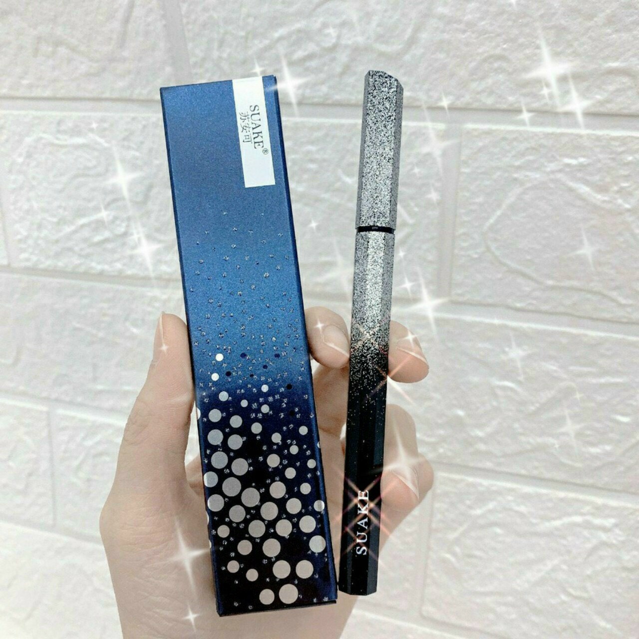Bút kẻ mắt suake vỏ kim tuyến