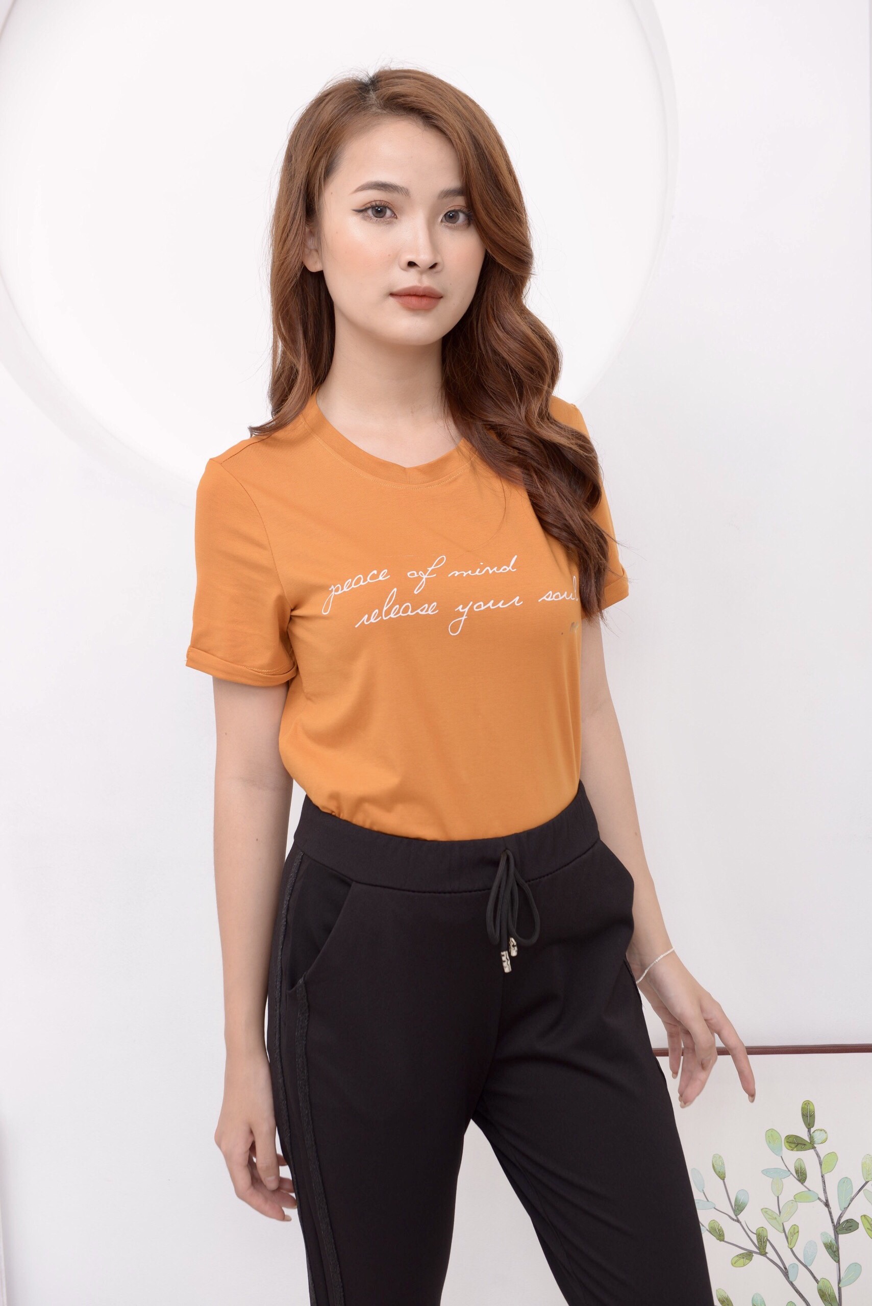 Áo thun nữ MinhNgoc cộc form suông vải cotton thoáng mát phông tay gập in chữ phong cách