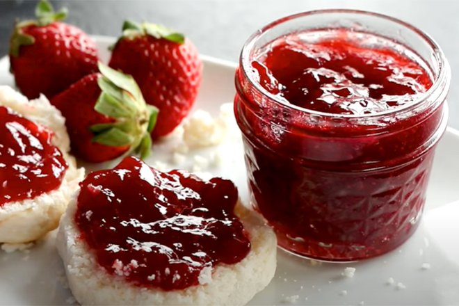 mứt dâu Đà Lạt nguyên trái-1kg