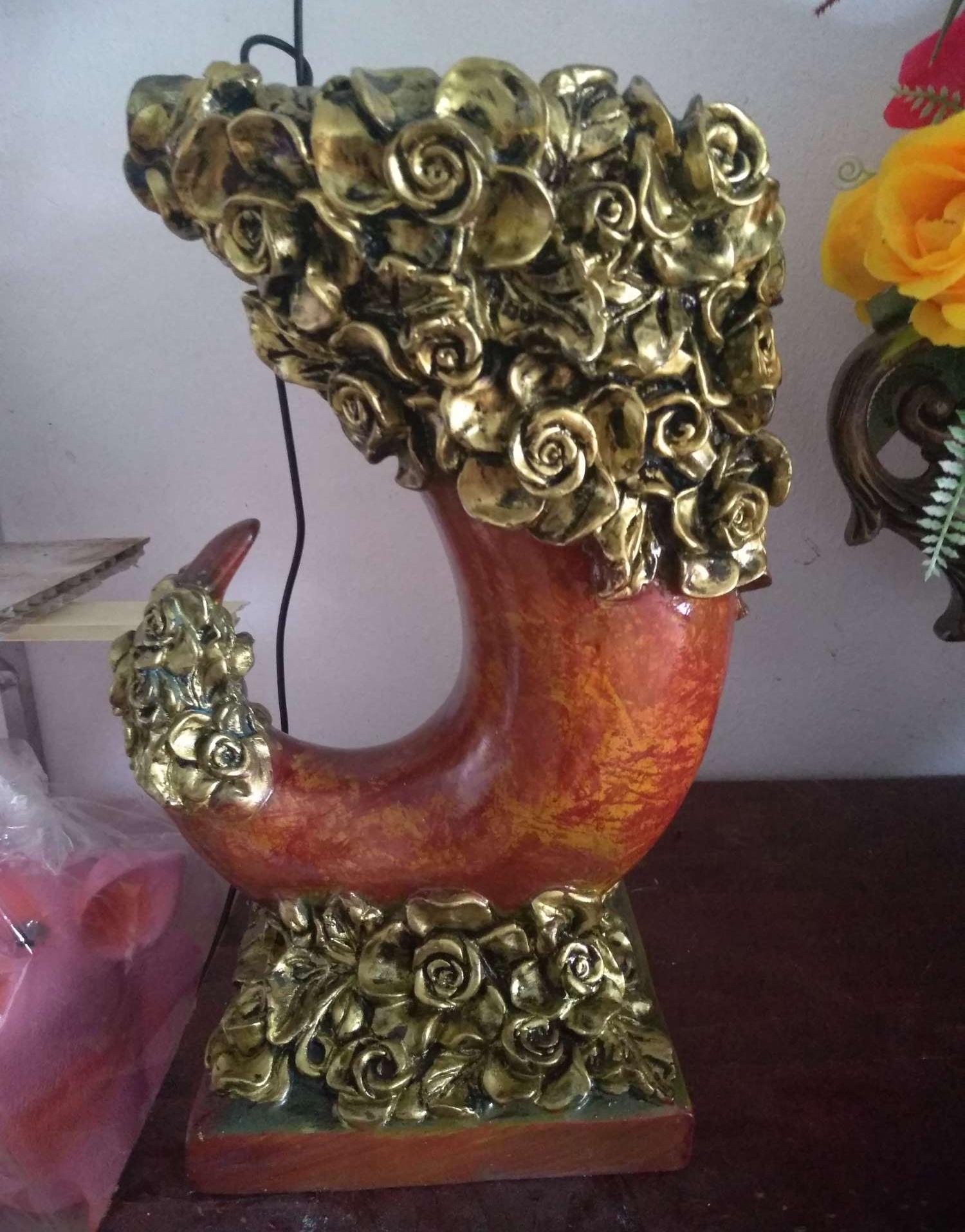 Lọ hoa ngà voi