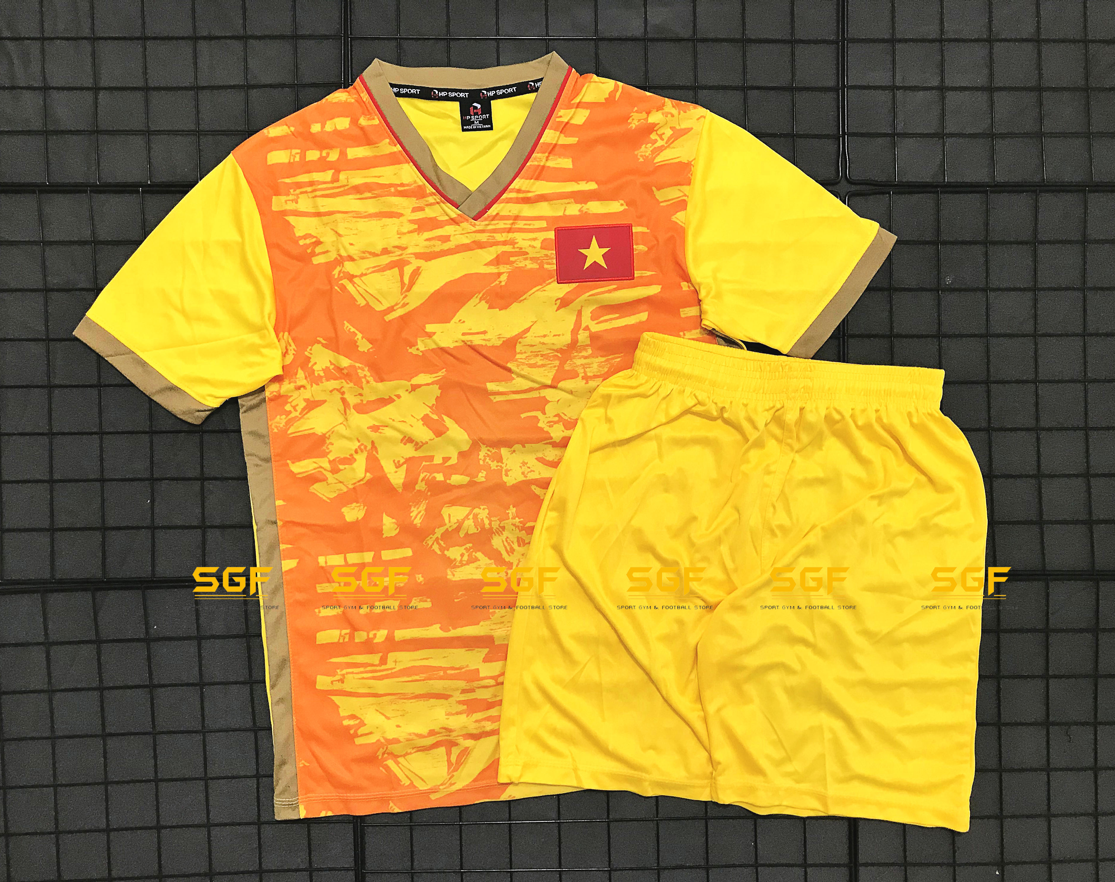 Quần Áo Bóng Đá TUYỂN VIỆT NAM vàng mẫu tập 2023