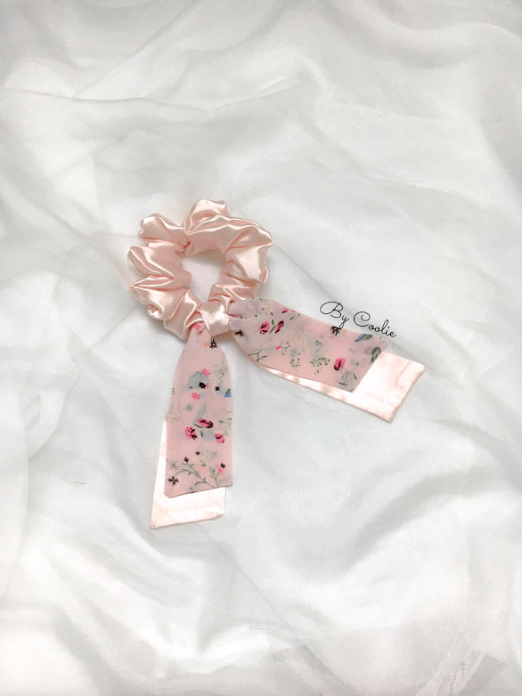 Dây cột tóc pelta scrunchies nơ dài hồng nhạt